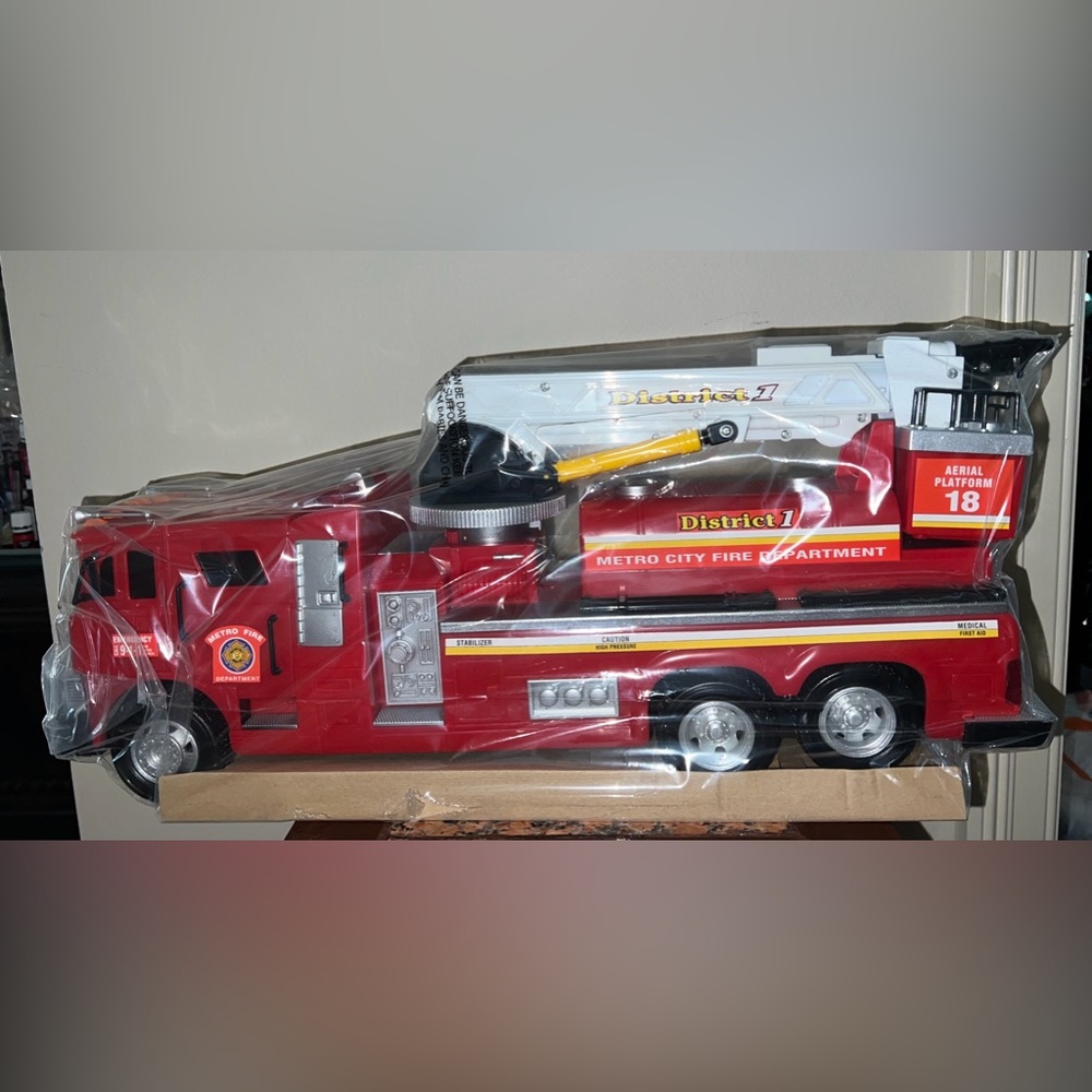 Super toys- 2ft Radio Control Fire Truck NWT!